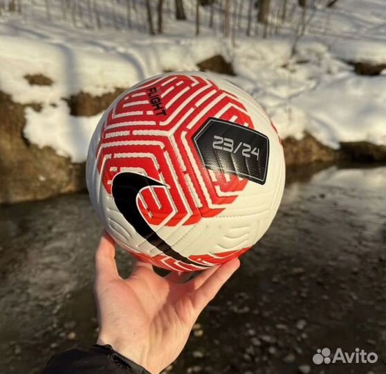 Профессиональный футбольный мяч Nike Flight 5