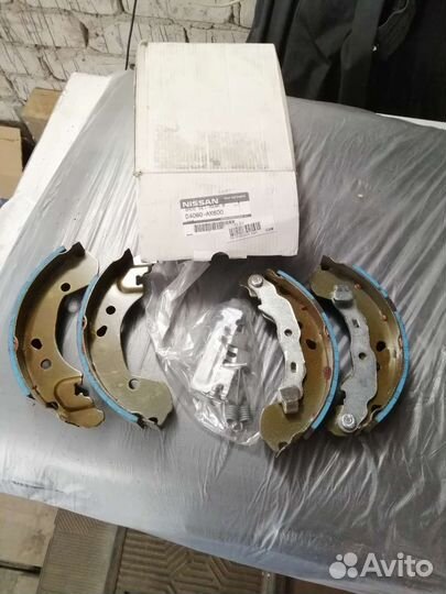 Тормозные колодки задние на Nissan Note