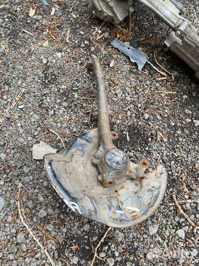 Кулак поворотный передний правый Toyota Mark II VI