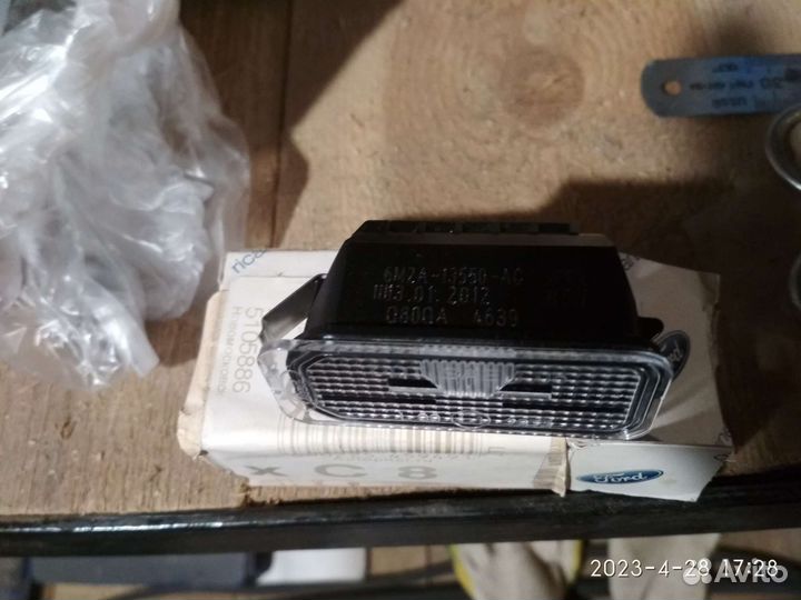 Плафон подсветки номерного знака Ford