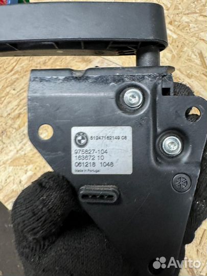 Механизм открытия замка двери багажника в сборе с