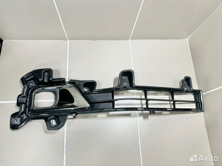 Решетка в бампер передняя правая Toyota Land