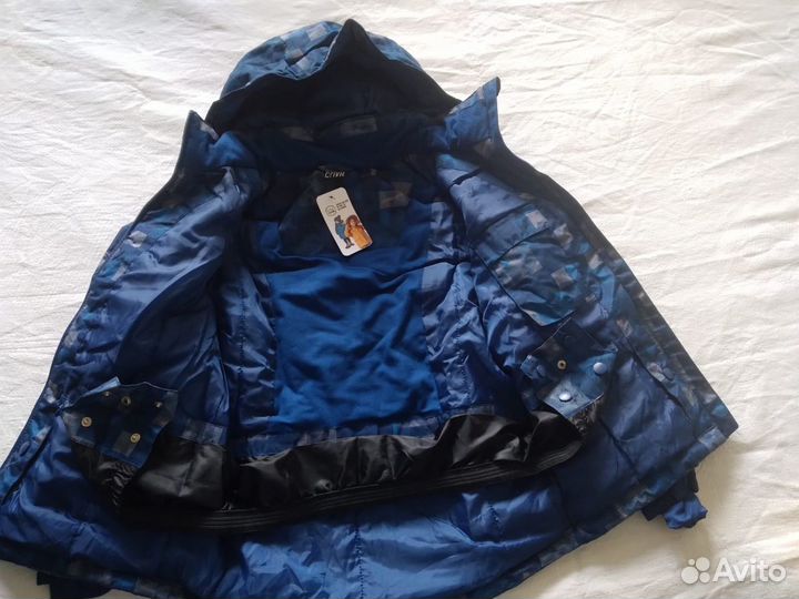 Куртка демисезонная новая на мальчика 134-140