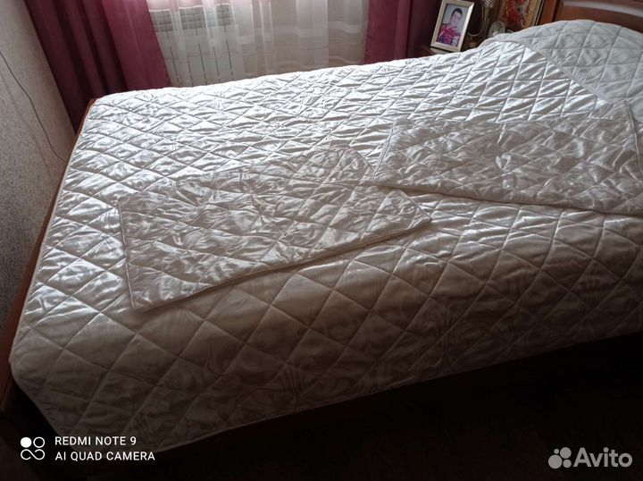 Покрывало на кровать и 2 наволочки