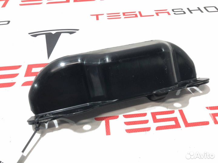 Крышка замка задней двери Tesla Model X рест. 2022