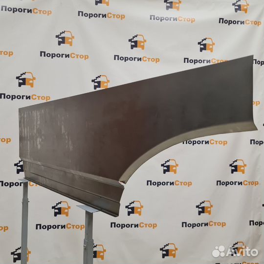 Карман перед задним правым колесом VW Crafter maxi