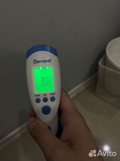 Бесконтактный инфракрасный термометр