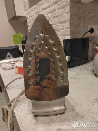 Утюг Bork IR NWV 2822 SI