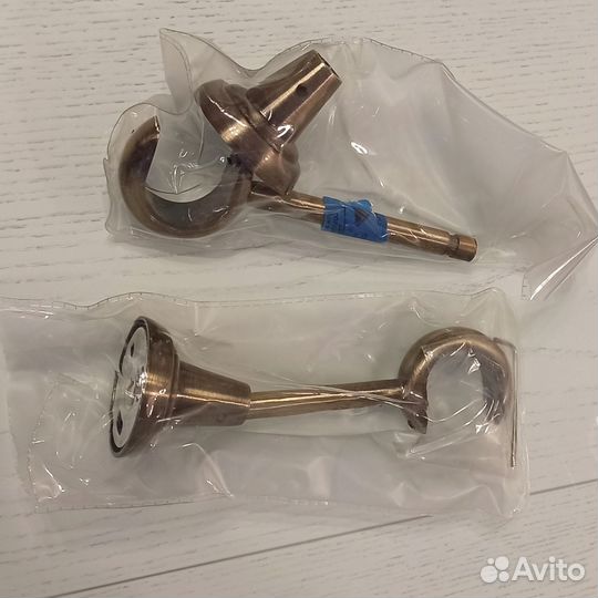 Держатель для карниза