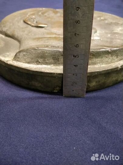 Барельеф, эмблема Сталин и Ленин с паровоза