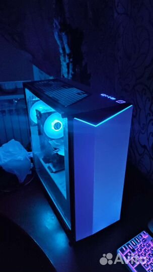 Игровой пк с игровой гарнитуртй