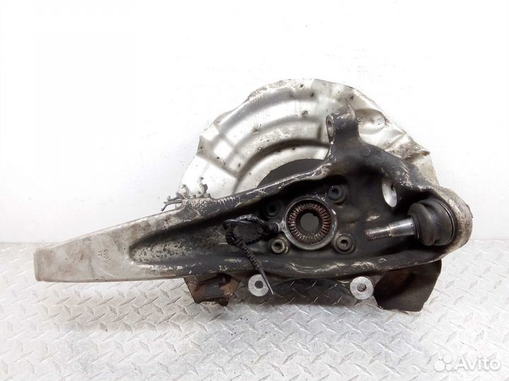 Кулак поворотный левый BMW 7-Series F01 F02