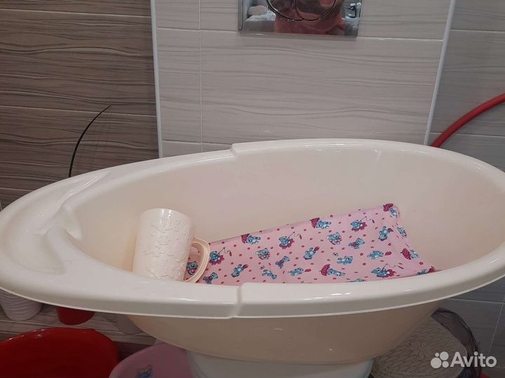 Ванночка для купания с горкой и чашкой для полива