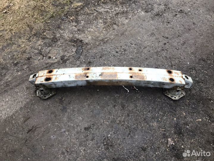 Subaru Tribeca усилитель бампера передний