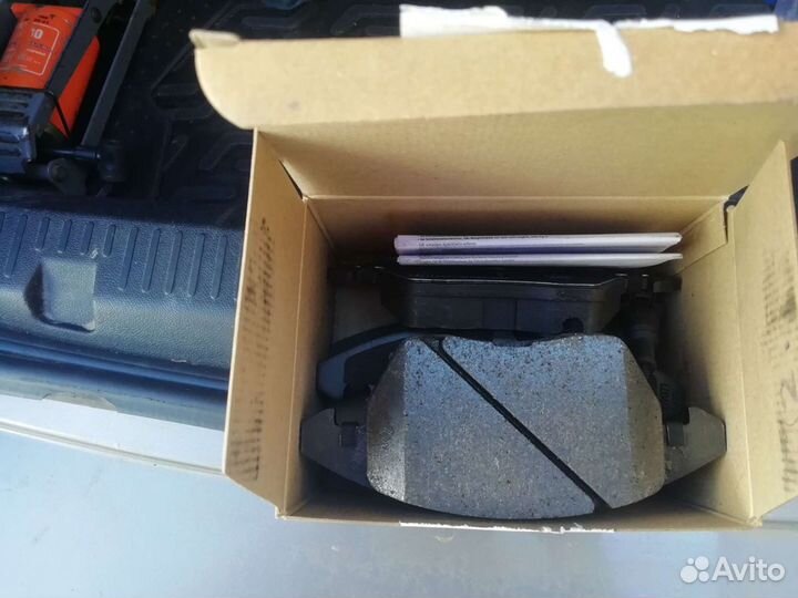 Продам оригинальные колодки Артикул JZW 698 151 B