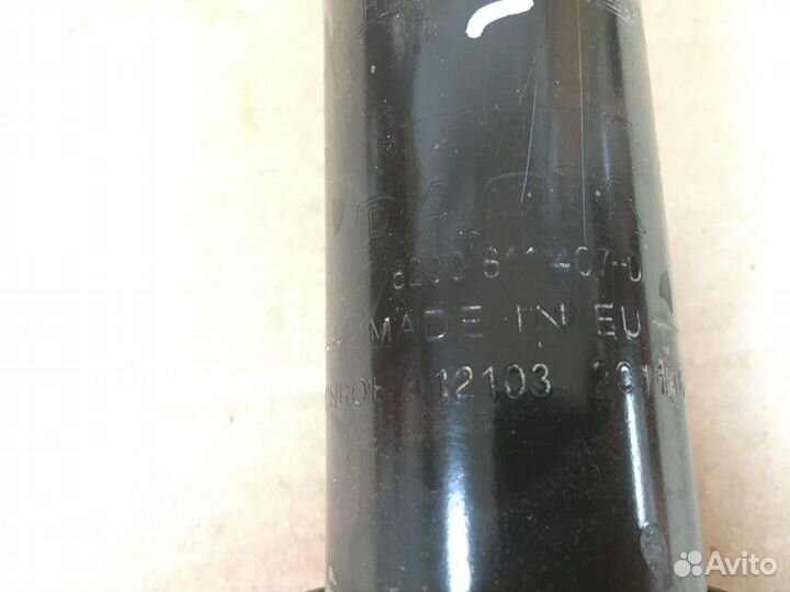 Амортизатор подвески задний Nissan Terrano 3 D10