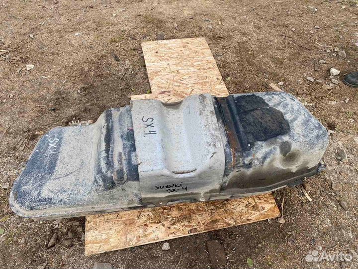Бензобак Suzuki Sx4