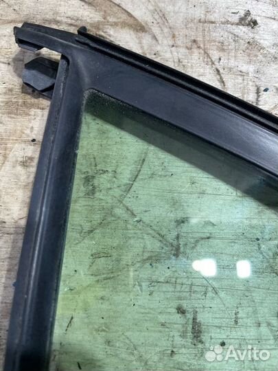 Форточка двери задняя левая Mercedes-Benz E-Class