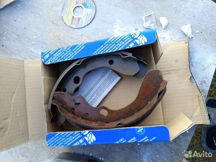 Продам колодки перед зад на mazda familia