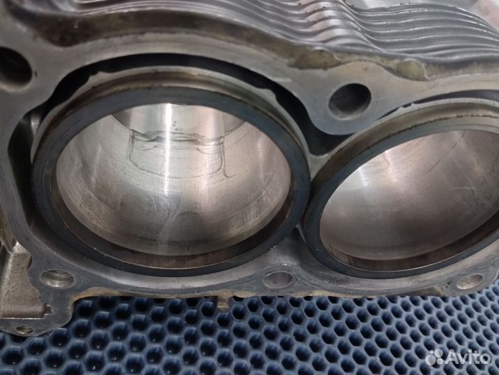 Suzuki RF900R T703 блок цилиндров