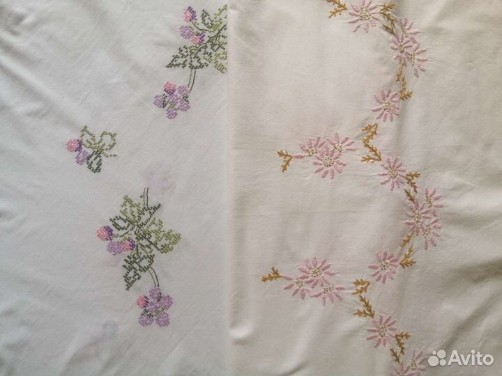 Скатерть с вышивкой овальная