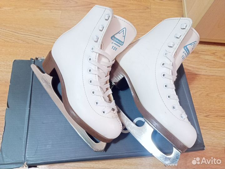 Коньки фигурные для девочки