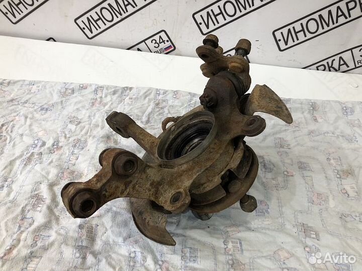 Кулак поворотный правый Toyota Corolla E10