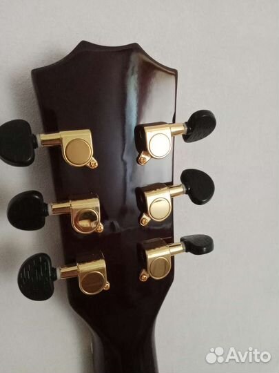 Акустическая гитара