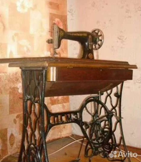 Швейная машинка с чугунной станиной