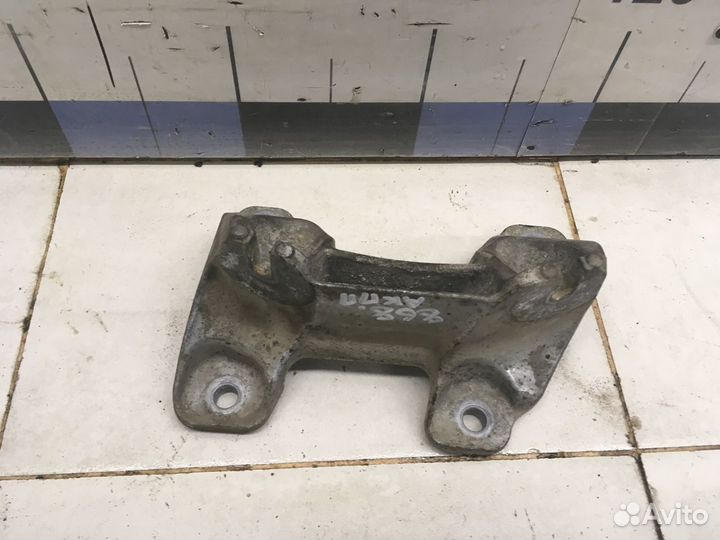 Кронштейн кпп 1-серия E87/E81 2004