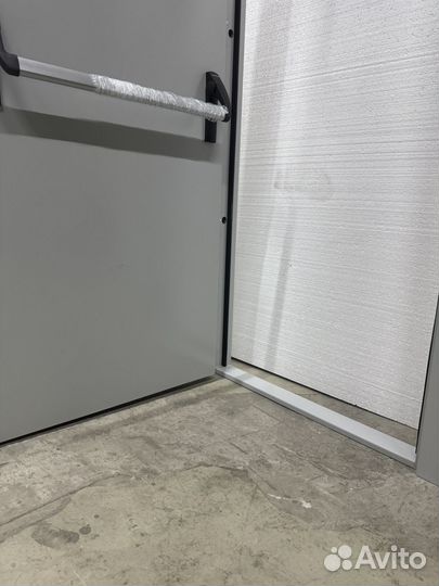 Двери противопожарные / технические новые