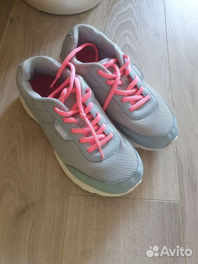 Кроссовки для девочки