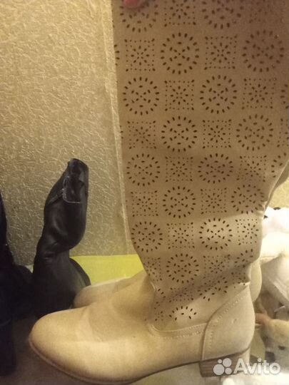 Светлые легкие сапоги