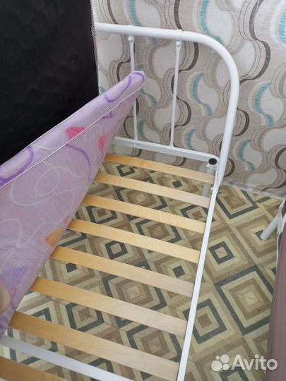 Кровать двухьярусная