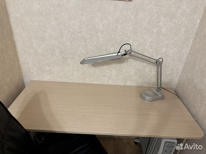 Продается стол письменный и стул