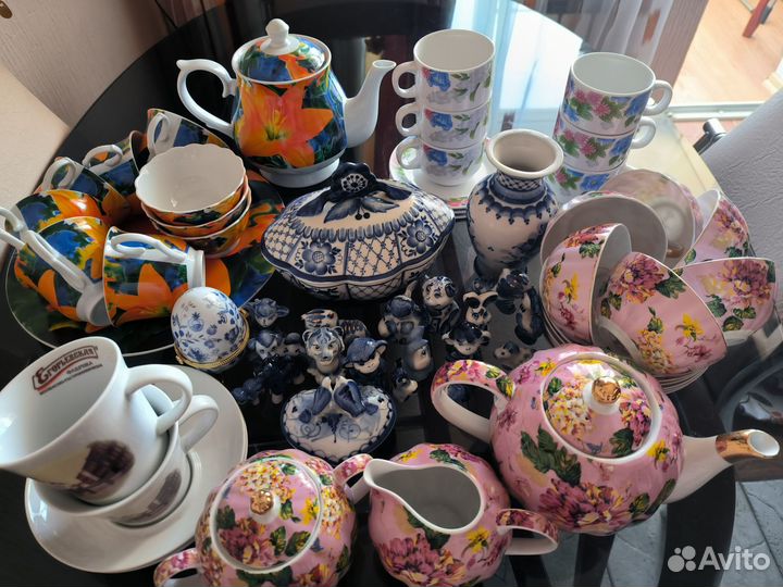 Чайные сервизы, наборы фигурок Гжель