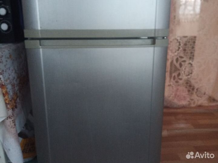 Продам холодильник Самсунг. на запчасти