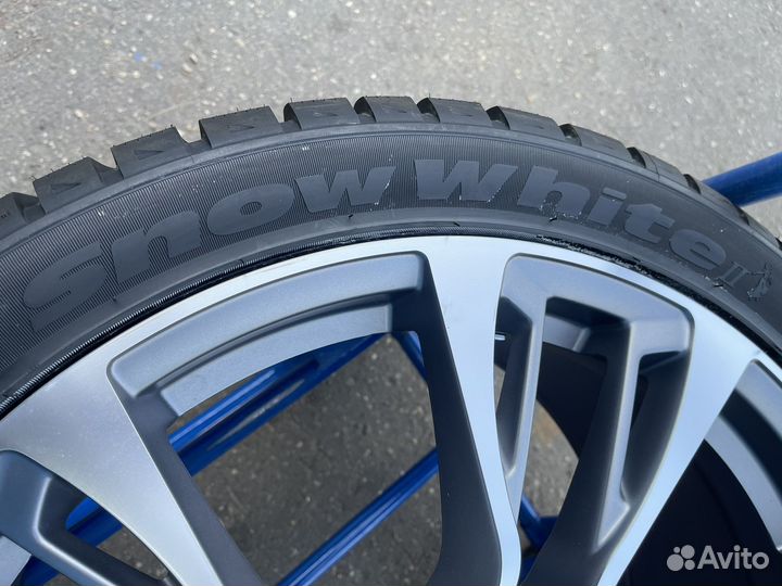 Tri Ace Snow White II 295/35 R21 107H