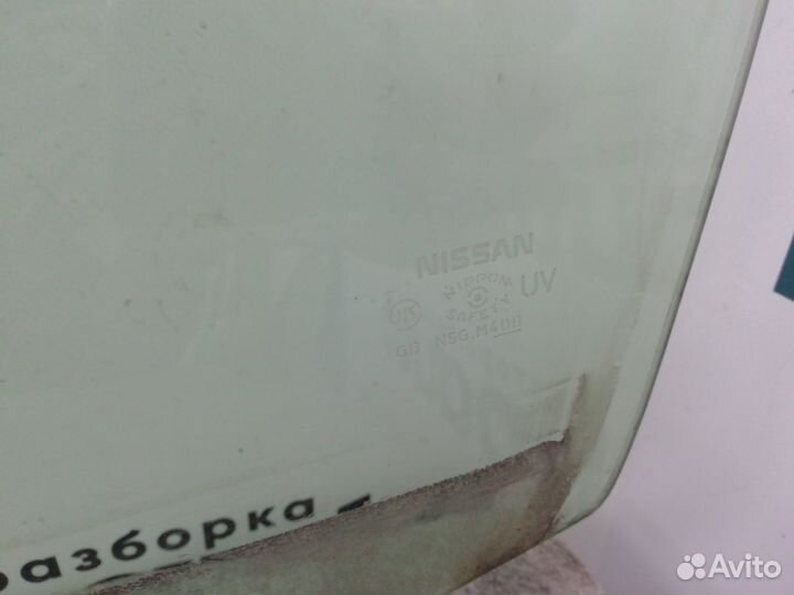Стекло двери переднее левое 80301JD000 Nissan