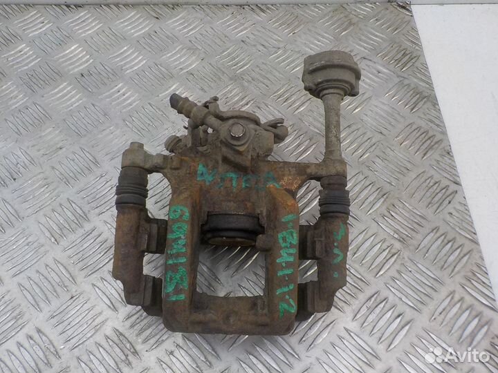 Суппорт тормозной задний левый Opel Astra J 2010