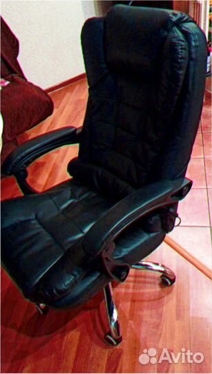 Офисное кресло коричневое