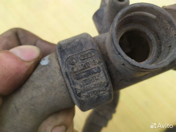 Патрубок охлаждения Audi Allroad 1 поколение 2.7