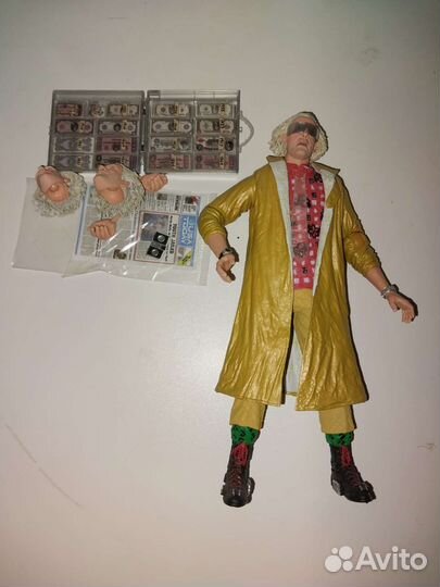 Фигурка назад в будущее 