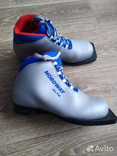 Лыжные ботинки