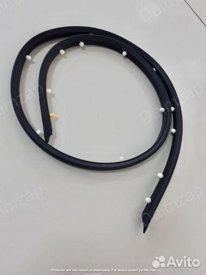 Уплотнитель капота Hyundai Solaris 2017