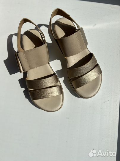 Сандали для девочки 32 р
