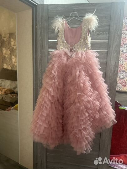 Нарядное платье