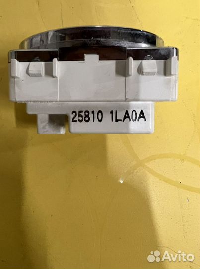 Infiniti QX56 Z62 часы