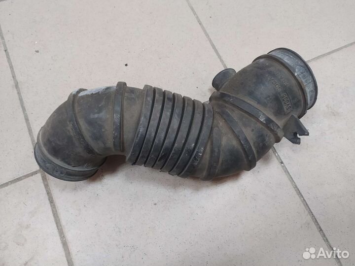 Патрубок воздушного фильтра Mitsubishi Charisma