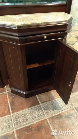 Прихожая из массива в классическом стиле